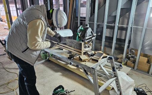 造作大工の手配力と協力会社ネットワーク